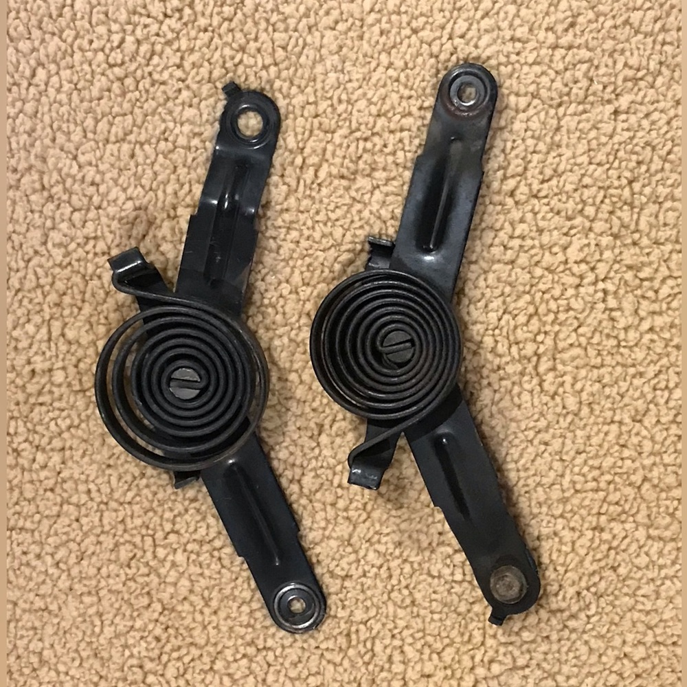 Chevy Silverado Tahoe Suburban GMC Sierra Hood Hinge Spring 15035591L 15035592R